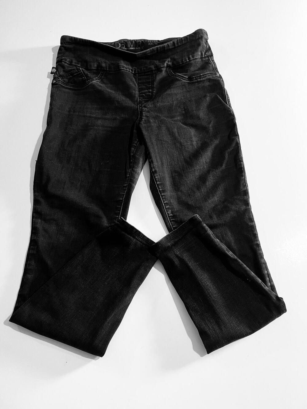 Rock & Republic women’s black slimming denim curse jeans